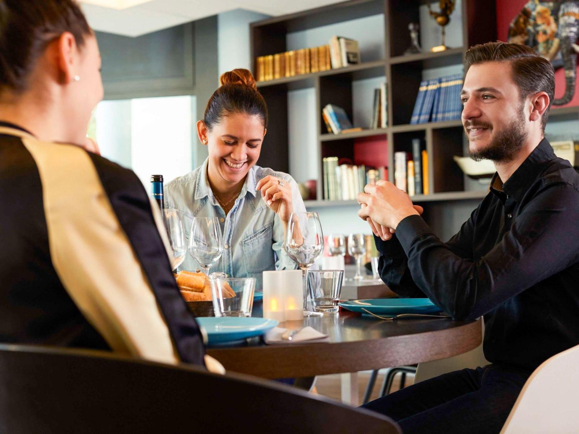 Mercure Nantes Centre Gare Екстериор снимка