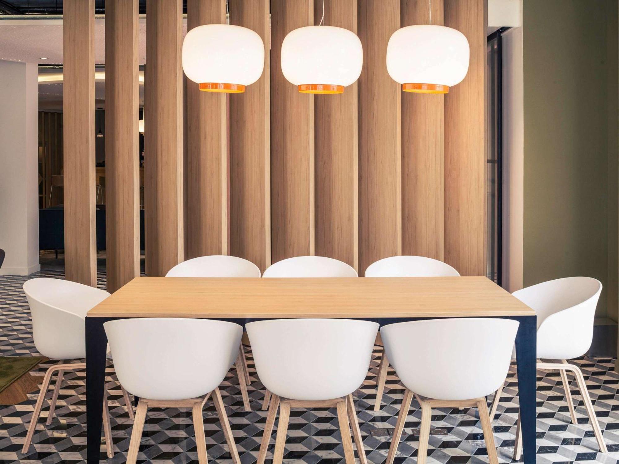 Mercure Nantes Centre Gare Екстериор снимка