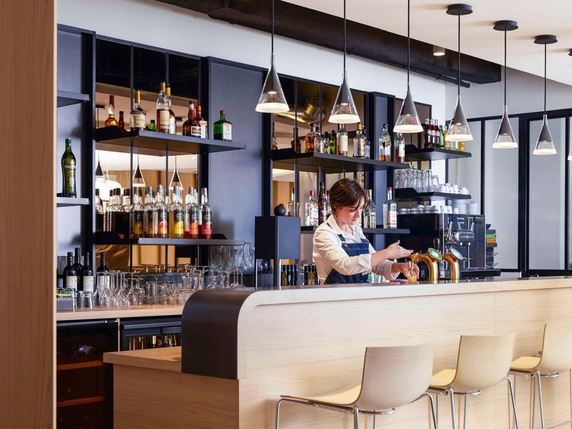 Mercure Nantes Centre Gare Екстериор снимка